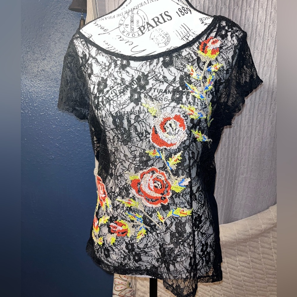 Candie's Vintage Top W Emroidered Floral And Lace Large